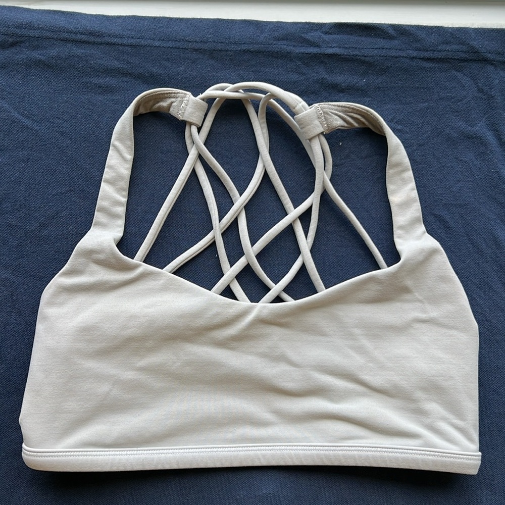 Lululemon Free to Be Bra